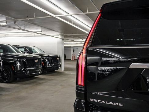 New 2026 Cadillac Escalade Luxury image 7