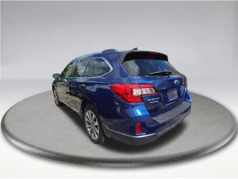 Used 2017 Subaru Outback 2.5i Touring AWD/4WD image 10