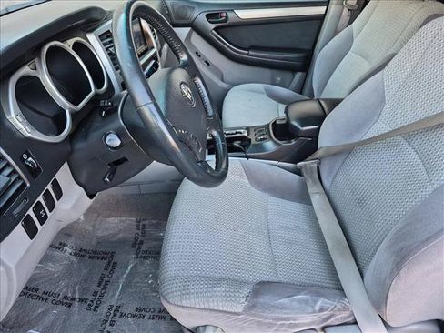 Used 2005 Toyota 4Runner SR5 AWD/4WD image 11
