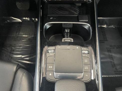 Used 2021 Mercedes-Benz GLB 250 w/ Premium Package image 22