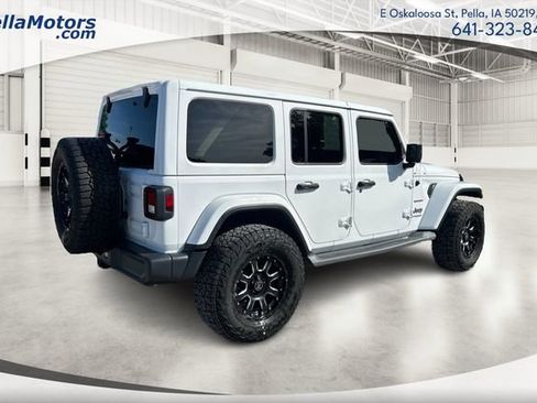 Used 2018 Jeep Wrangler Unlimited Sahara w/ Uconnect 4C Nav & Sound Group AWD/4WD image 3