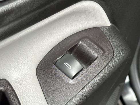 Used 2020 Chevrolet Equinox LT image 30