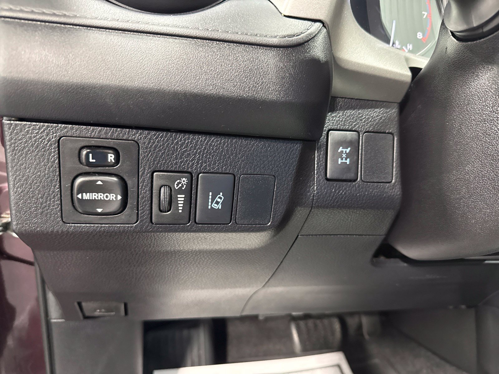 Used 2017 Toyota RAV4 LE AWD/4WD image 38