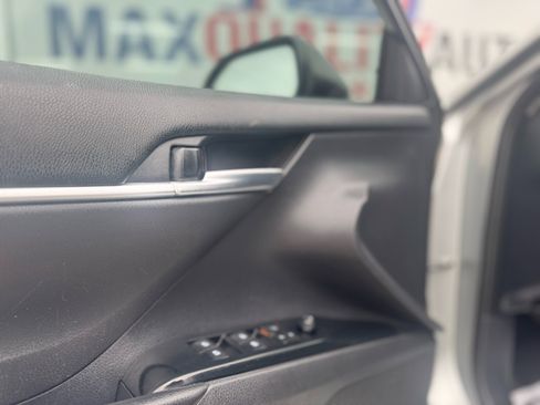 Used 2018 Toyota Camry SE image 37