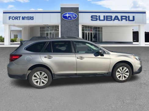 Used 2017 Subaru Outback 2.5i Premium image 7