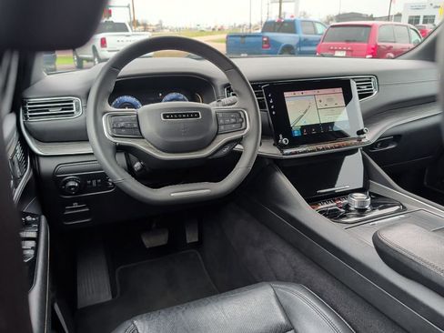 Used 2024 Jeep Wagoneer Series II w/ Flexible Seating Group AWD/4WD image 16