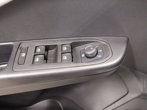 Used 2025 Volkswagen Taos SE image 20