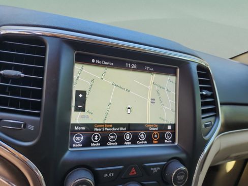 Used 2018 Jeep Grand Cherokee Limited image 27