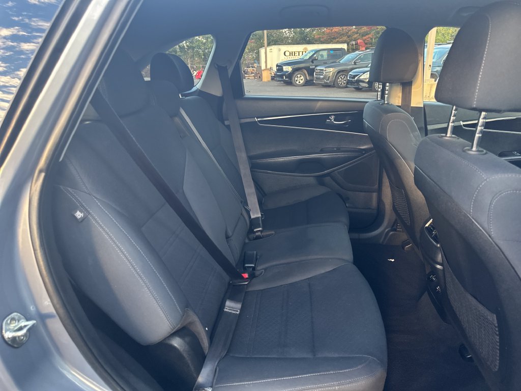 Used 2020 Kia Sorento LX FWD image 25