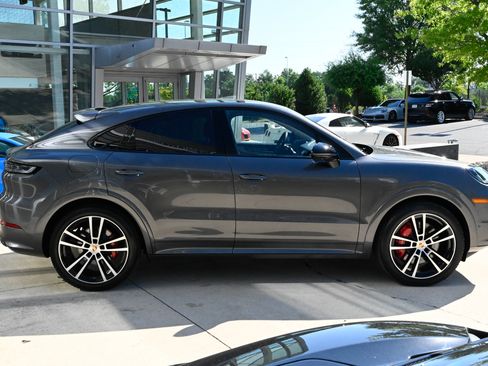 Used 2025 Porsche Cayenne S AWD/4WD image 4