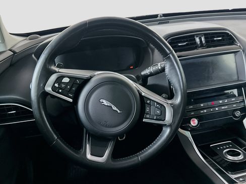 Used 2019 Jaguar XE Prestige RWD image 18