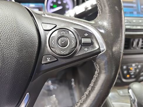 Used 2020 Buick Envision Essence FWD image 23