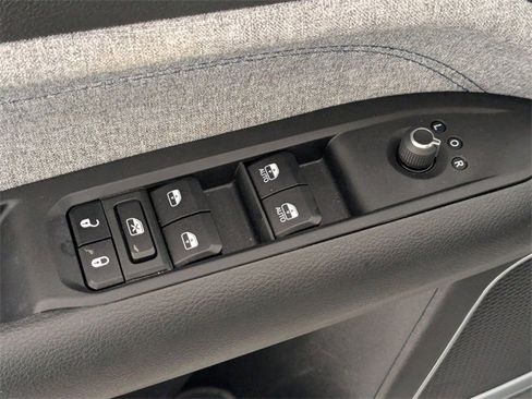 Used 2024 Jeep Compass Latitude image 11