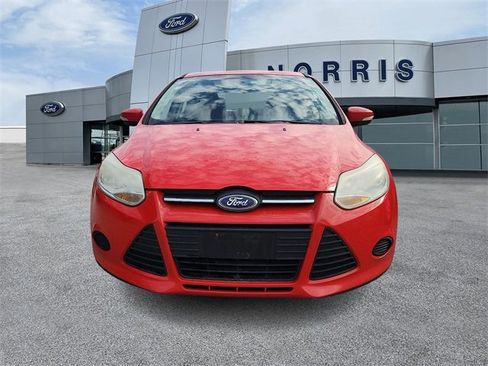 Used 2013 Ford Focus SE w/ SE Winter Pkg image 2