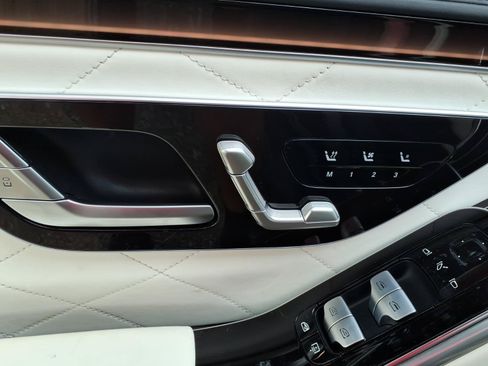Used 2022 Mercedes-Benz S 580 4MATIC Sedan w/ AMG Line Package image 21