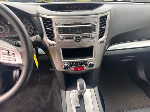 Used 2010 Subaru Outback 2.5i image 12