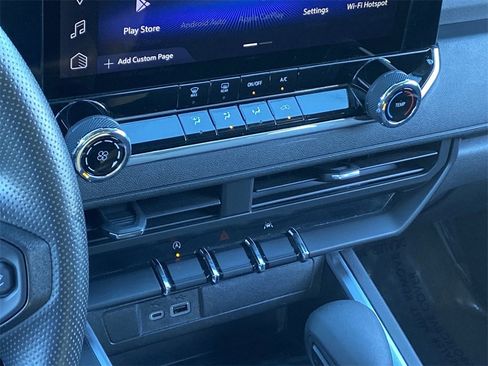 Used 2023 Chevrolet Colorado Trail Boss w/ Technology Package image 17