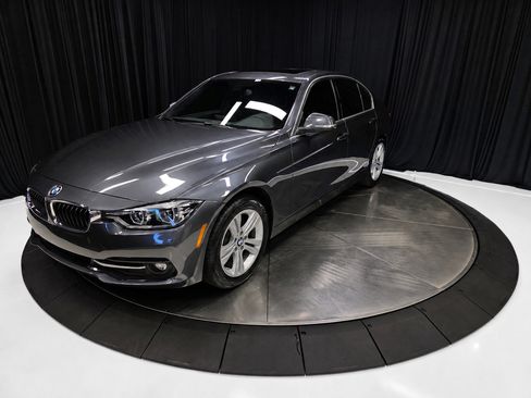 Used 2018 BMW 330i Sedan w/ Convenience Package RWD image 8