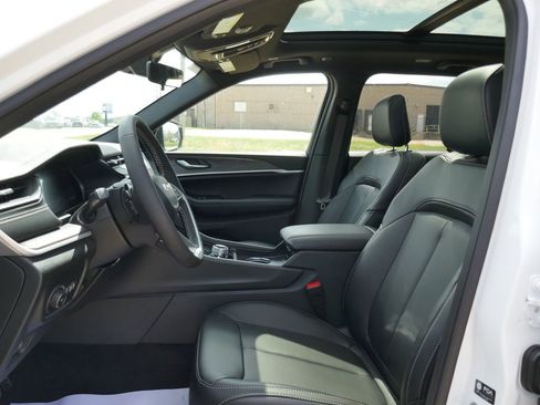 New 2026 Jeep Grand Cherokee Limited w/ Limited Altitude Package image 15