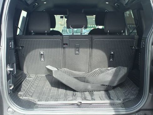 Used 2023 Land Rover Defender 110 image 12