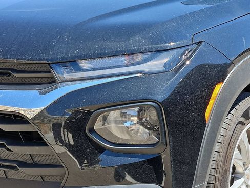 Used 2023 Chevrolet TrailBlazer LS FWD image 3