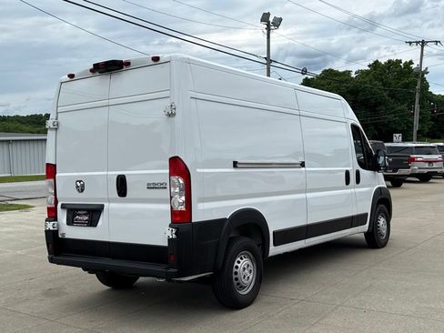 Used 2025 RAM ProMaster 2500 w/ Convenience Group FWD image 17