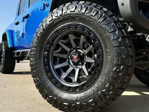 Used 2021 Jeep Gladiator Rubicon AWD/4WD image 10