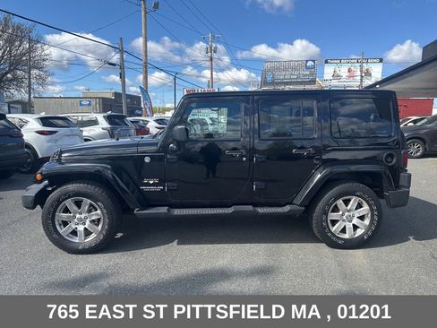 Used 2017 Jeep Wrangler Unlimited Sahara w/ Max Tow Package AWD/4WD image 4