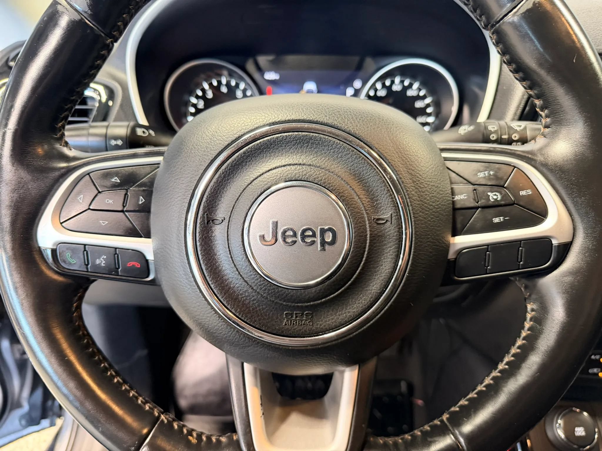 Used 2017 Jeep Compass Limited AWD/4WD image 11