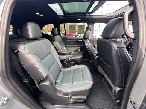 Used 2024 GMC Acadia AT4 w/ Luxury Package image 33