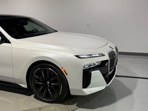 Used 2023 BMW i7 xDrive60 w/ Executive Package 2 AWD/4WD image 13