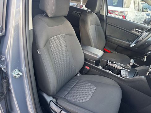 Used 2025 Kia Sportage LX image 35
