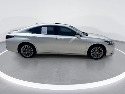 Used 2024 Lexus ES 300h Ultra Luxury w/ Accessory Package (Z2) FWD image 4