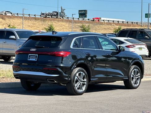 Used 2025 Audi Q5 Premium w/ Convenience Package AWD/4WD image 3