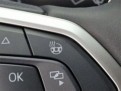 New 2025 Volkswagen Taos SE image 22