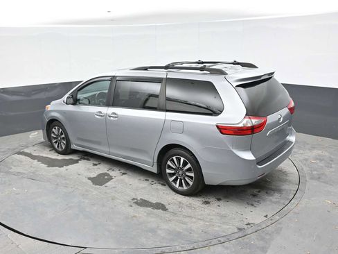 Used 2020 Toyota Sienna XLE w/ XLE Navigation Package AWD/4WD image 12