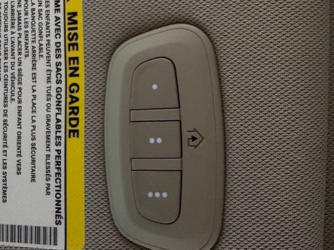 Used 2022 Chrysler Pacifica Touring-L FWD image 28