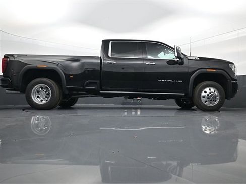 New 2026 GMC Sierra 3500 Denali w/ Denali Reserve Package image 24