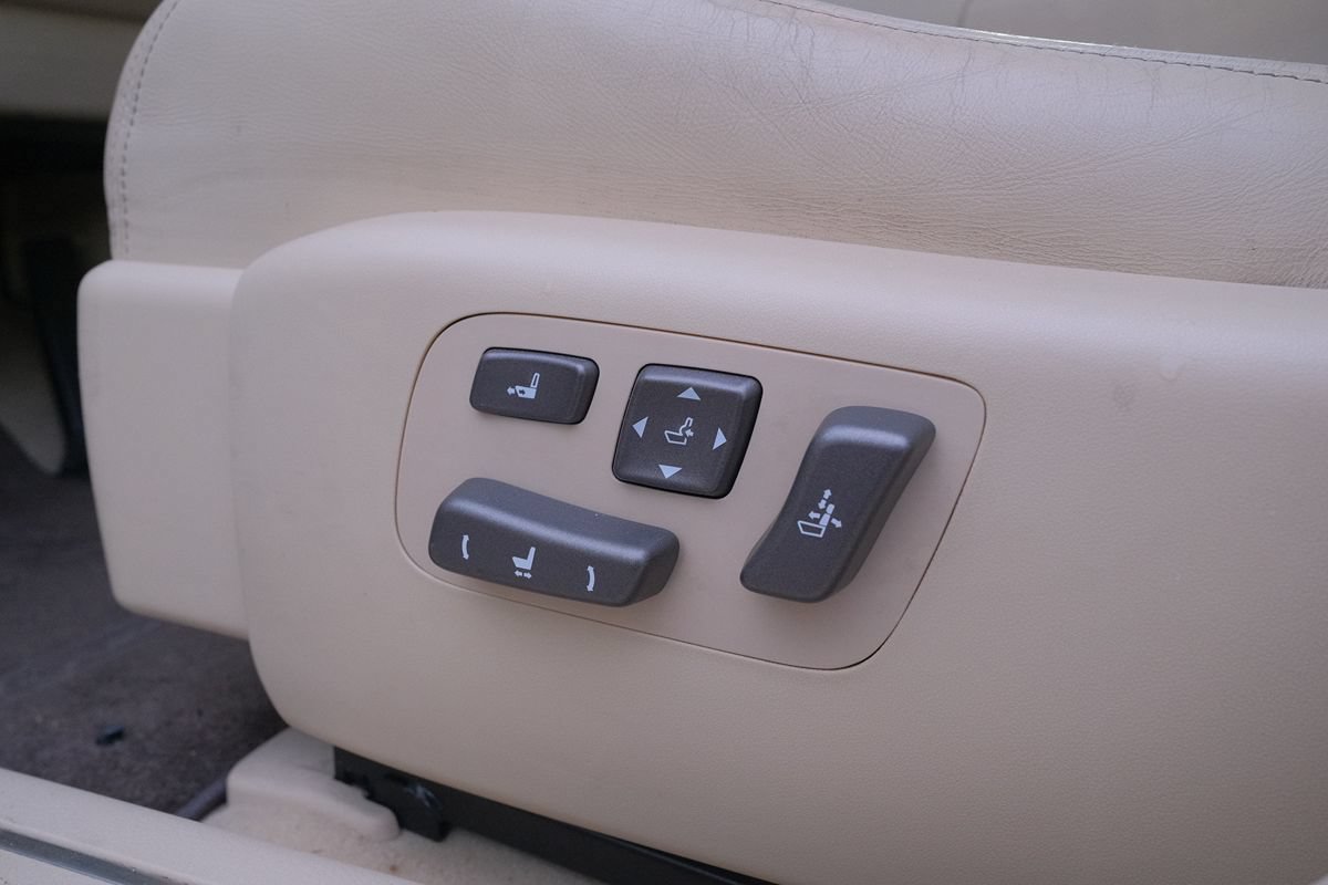 Used 2011 Lexus LS 460 w/ Comfort Pkg RWD image 14