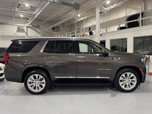 Used 2021 GMC Yukon SLT w/ SLT Luxury Plus Package image 8