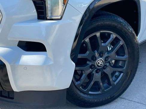 Used 2025 Toyota Sequoia Platinum AWD/4WD image 9