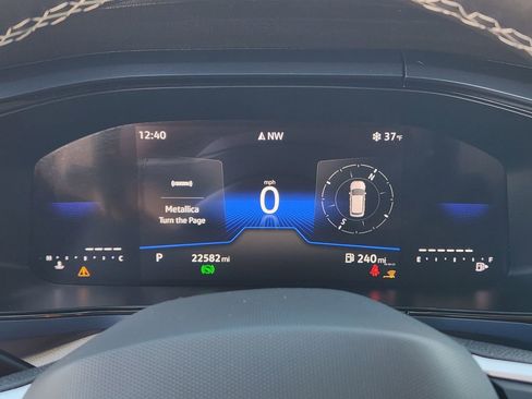 Used 2024 Volkswagen Taos SE image 16