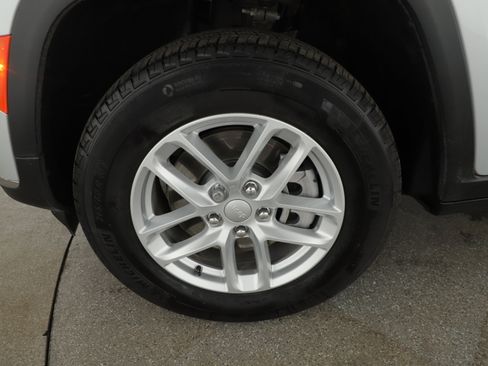 Used 2025 Jeep Grand Cherokee L Laredo w/ Luxury Tech Group I image 7