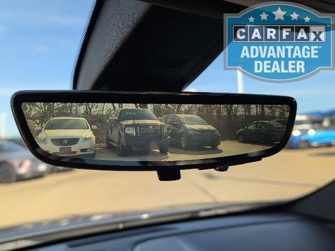 Used 2023 Chevrolet Traverse RS image 30