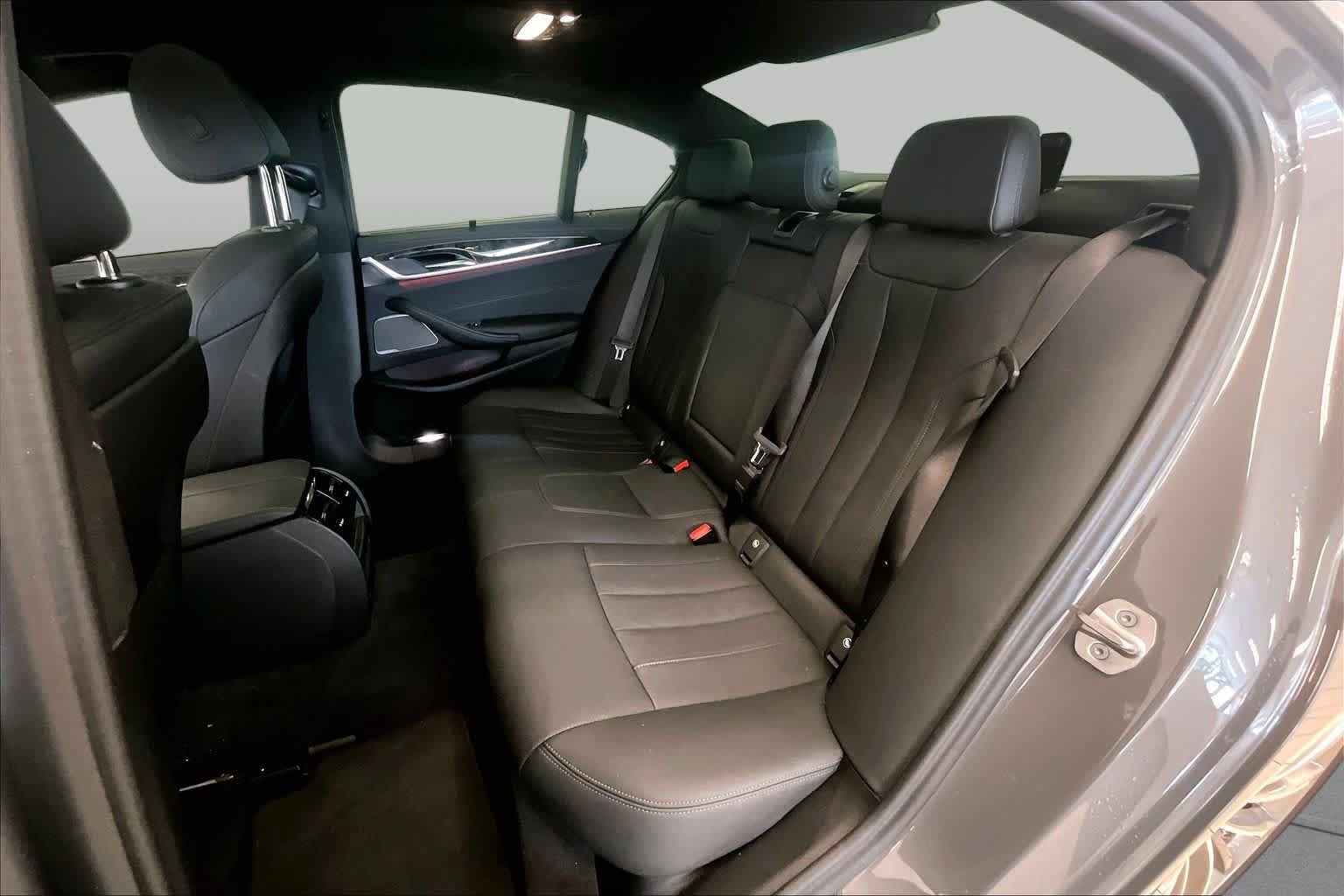 Used 2022 BMW 530i w/ Executive Package RWD image 17