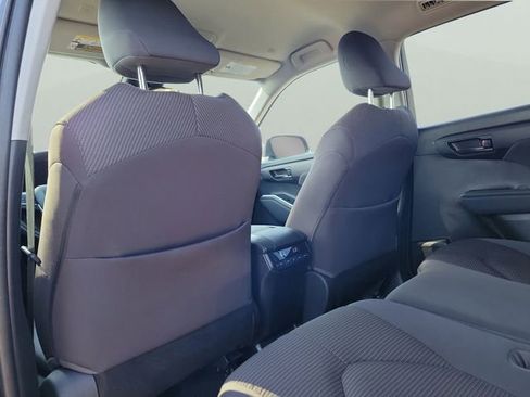 Used 2023 Toyota Highlander LE image 13