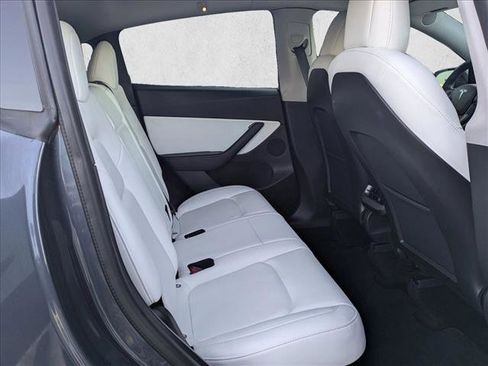 Used 2021 Tesla Model Y Long Range image 20