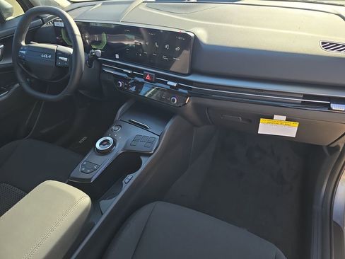 New 2026 Kia Sportage LX FWD image 11