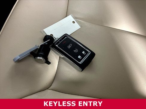 Used 2025 Jeep Grand Cherokee Limited AWD/4WD image 33