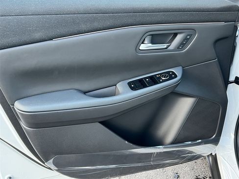 New 2026 Nissan Leaf Platinum+ image 13